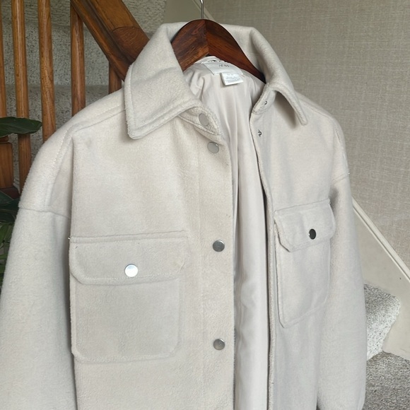 H&M Cream Lightweight Oversized Button Down Shacket - Picture 3 of 13